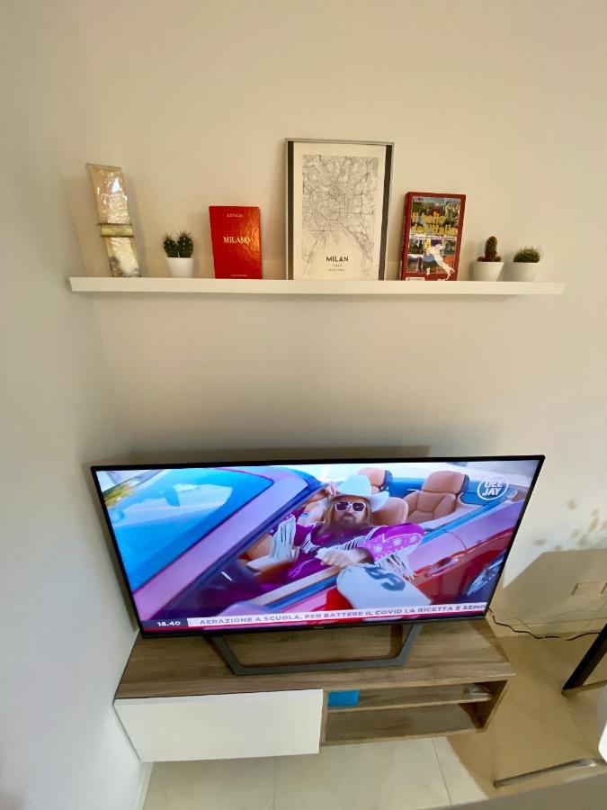 East Uptown High Tech Studio Apartment *