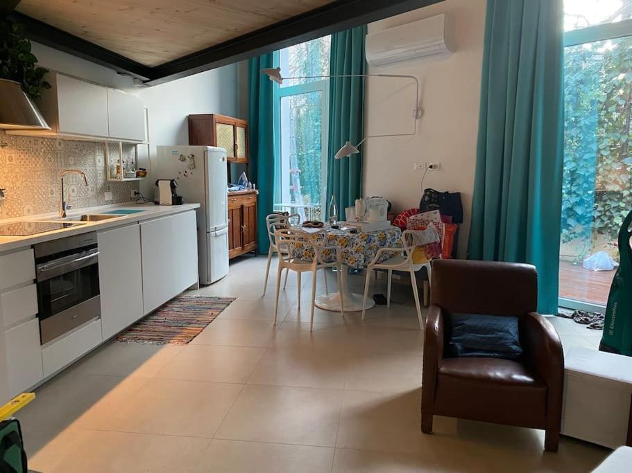 Apartment Open Space City Center Con Terrazzo E Due Bagni Mailand