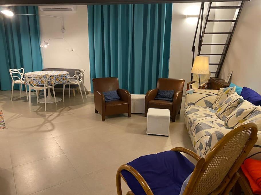 Open Space City Center Con Terrazzo E Due Bagni Apartment