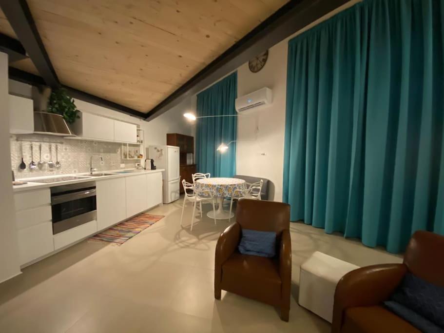 Open Space City Center Con Terrazzo E Due Bagni * Mailand