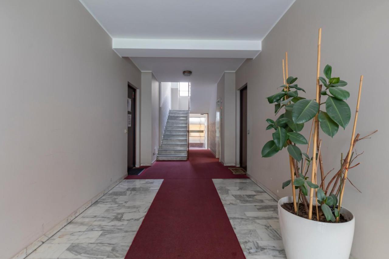 Apartment Joivy Modern 2bed Flat With Balcony, 250m From M5 Foppa And M2 Sant'agostino Mailand