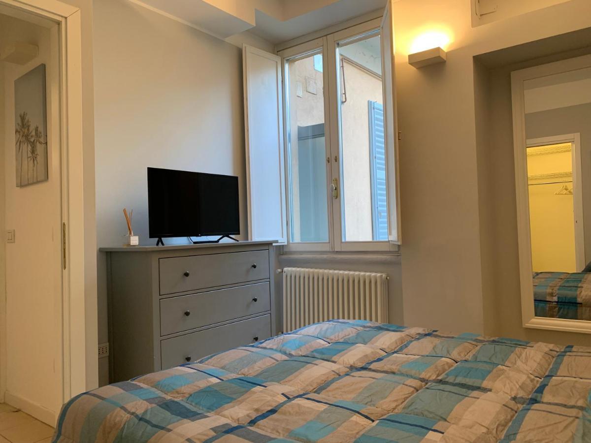 Apartment Bilocale Di Ringhiera In Corso Como/garibaldi *
