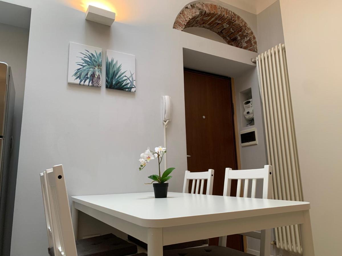 Apartment Bilocale Di Ringhiera In Corso Como/garibaldi