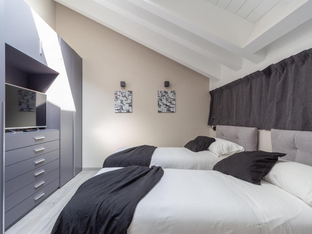 The Rent - Spacious In Paolo Sarpi * Mailand
