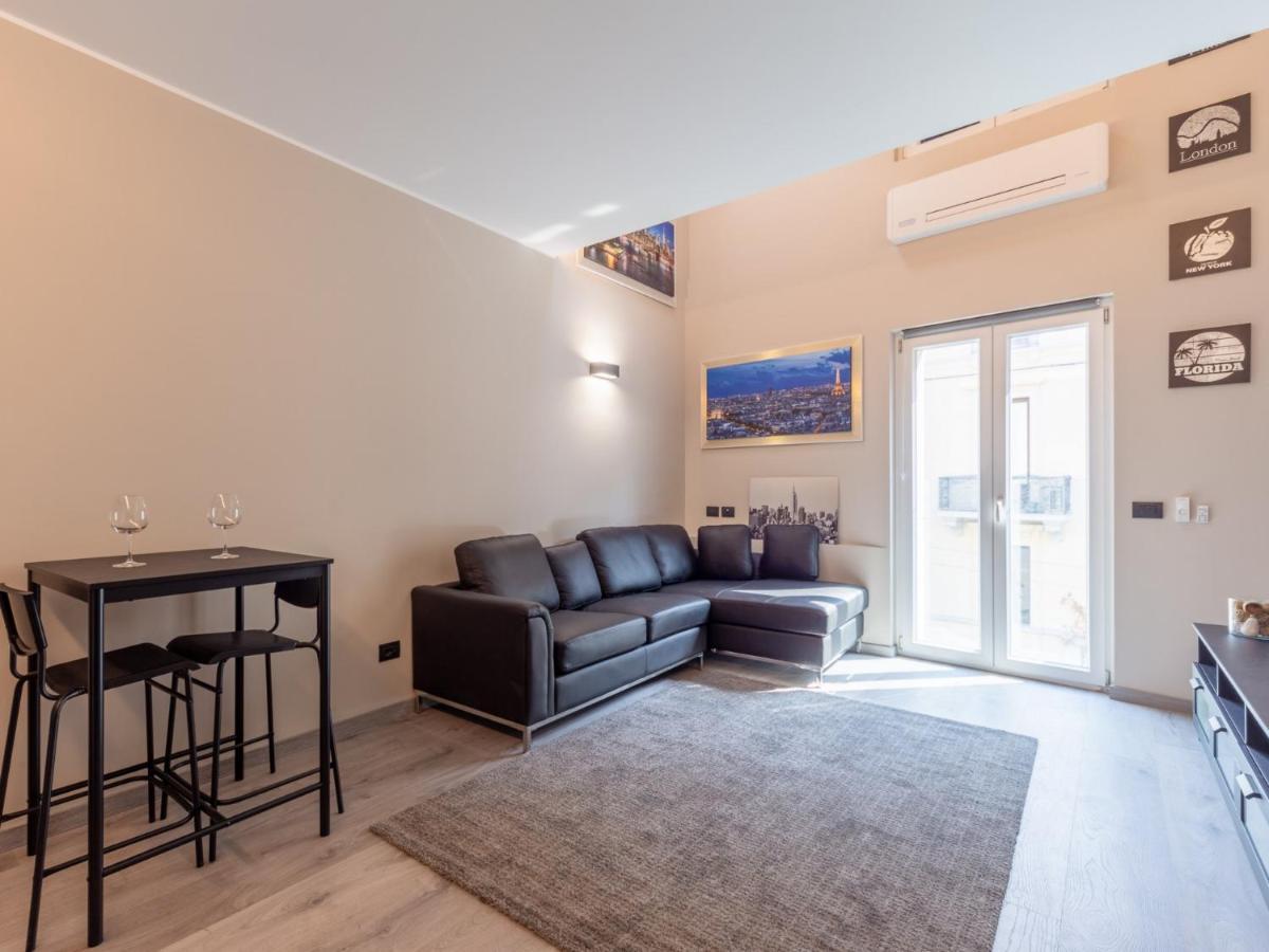 The Rent - Spacious In Paolo Sarpi * Mailand