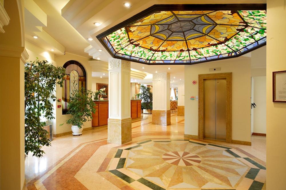 Hotel Mozart 4*