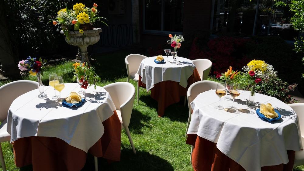Sunflower Hotel