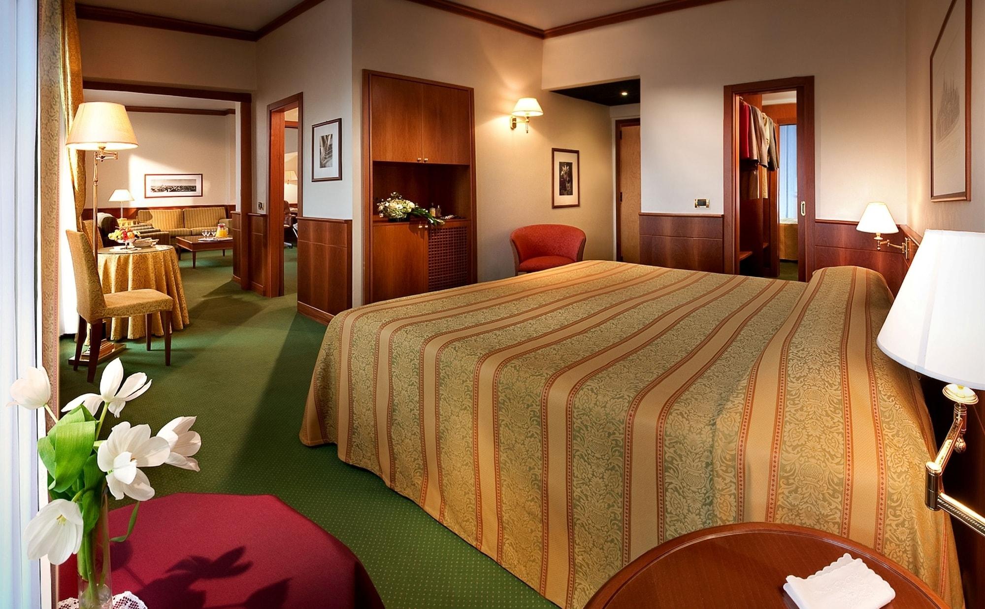 Cavour 4* Mailand