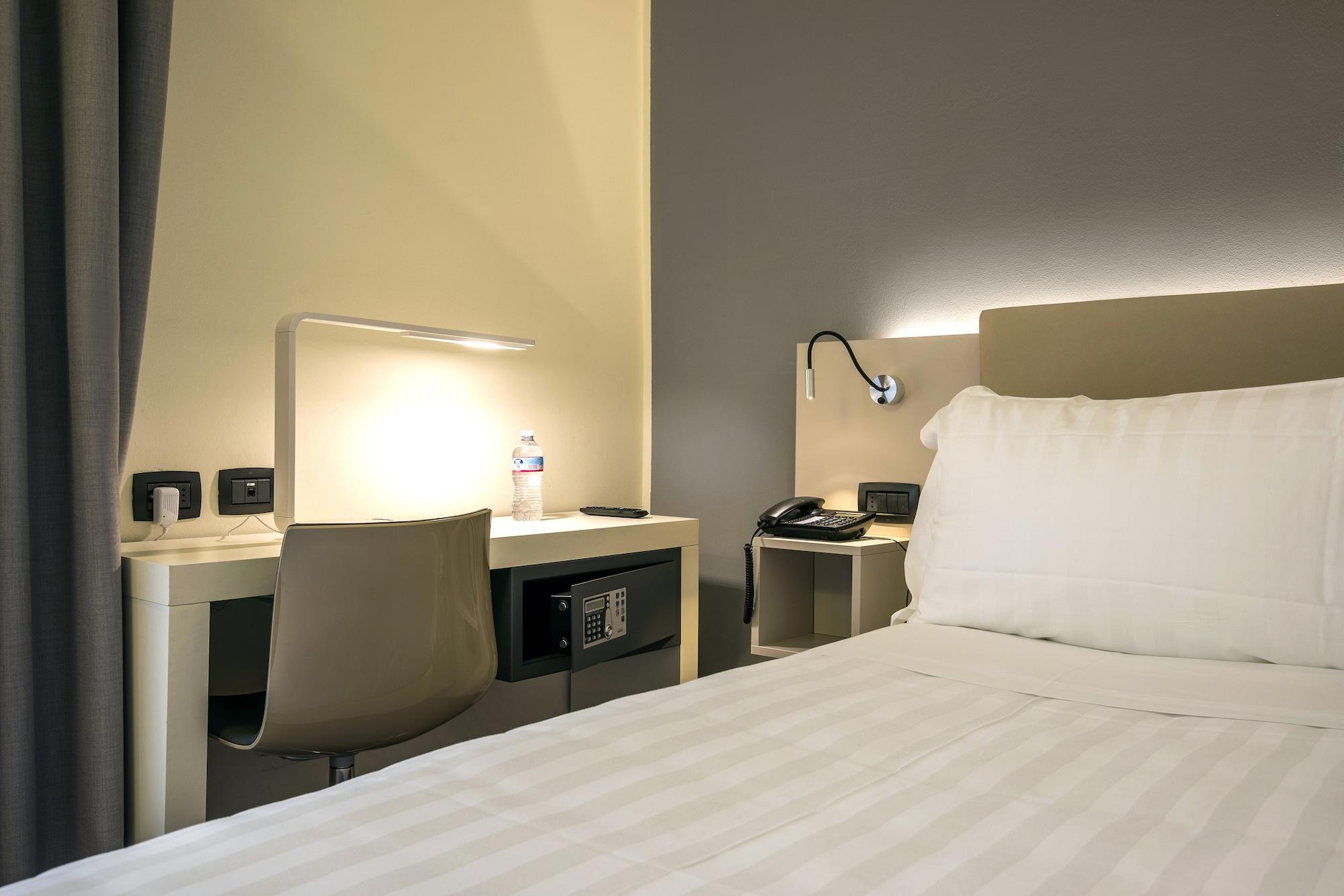 Hotel 43 Station