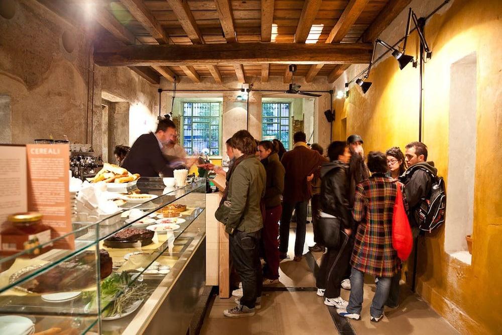 Un Posto A - All'interno Di Cascina Del 700 * Mailand