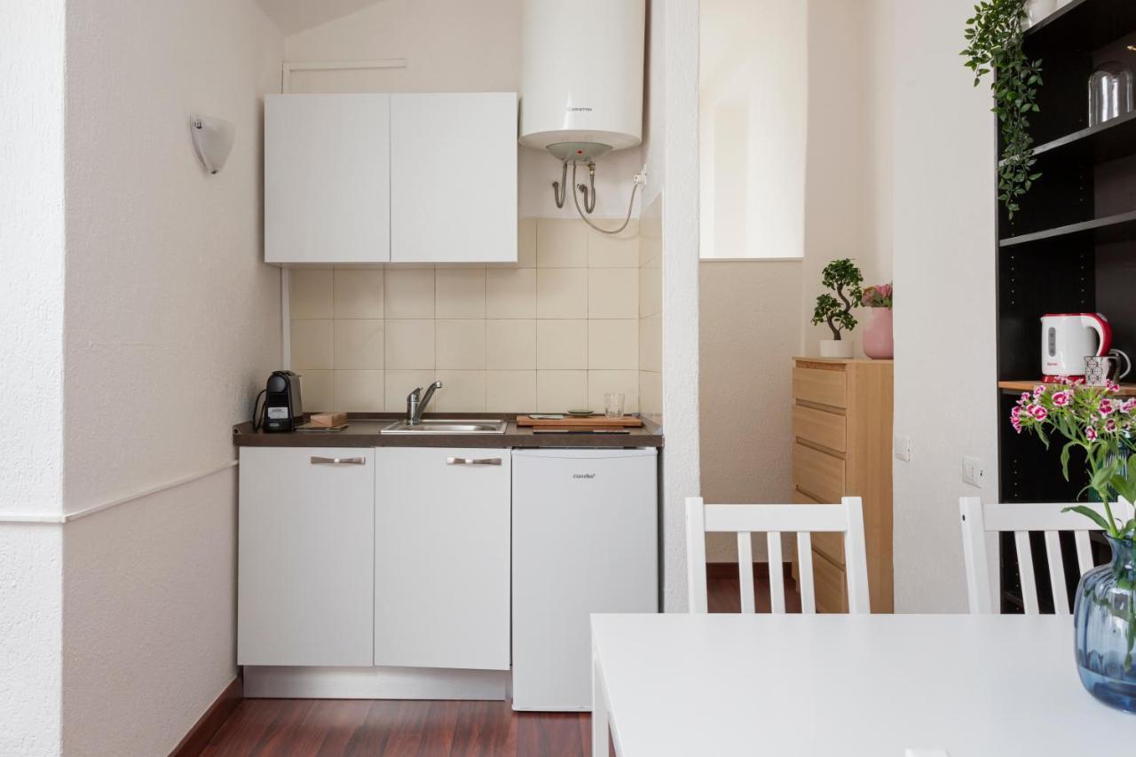 Apartamento 1 Bedroom Apt - Duomo 4 *