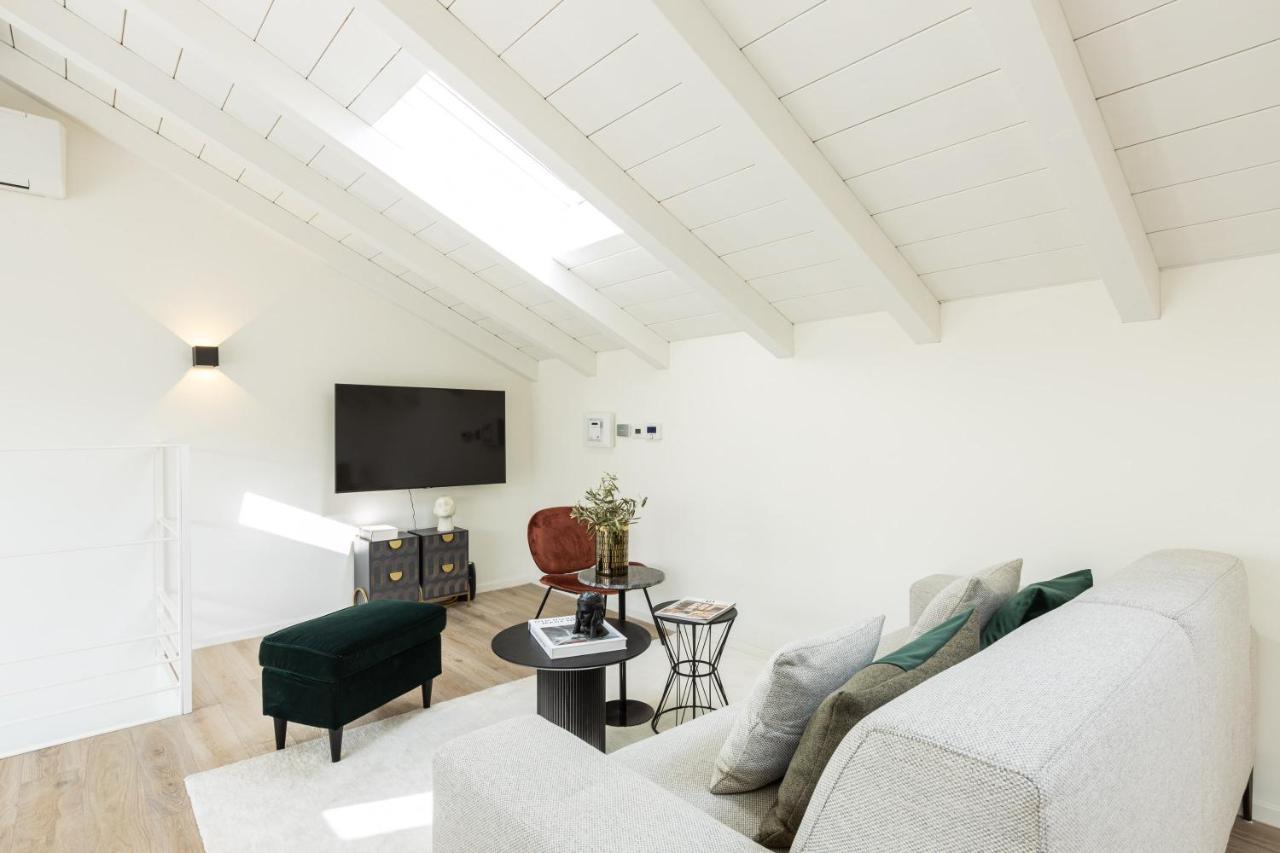 *villa Olivo*with Private Terrace & Jacuzzi + 3bedrooms Milão