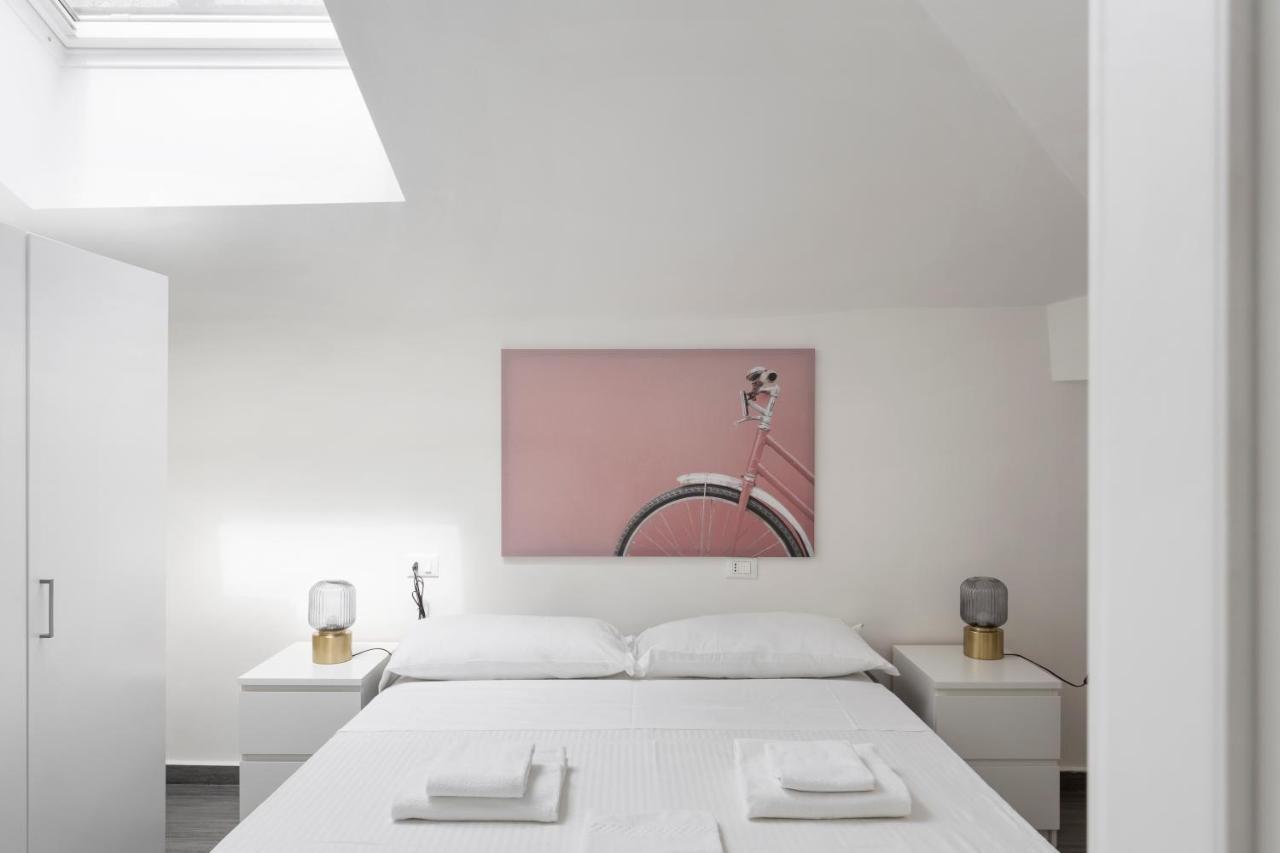 2 Bedroom 2 Bathroom Apt - Duomo 1 Milão
