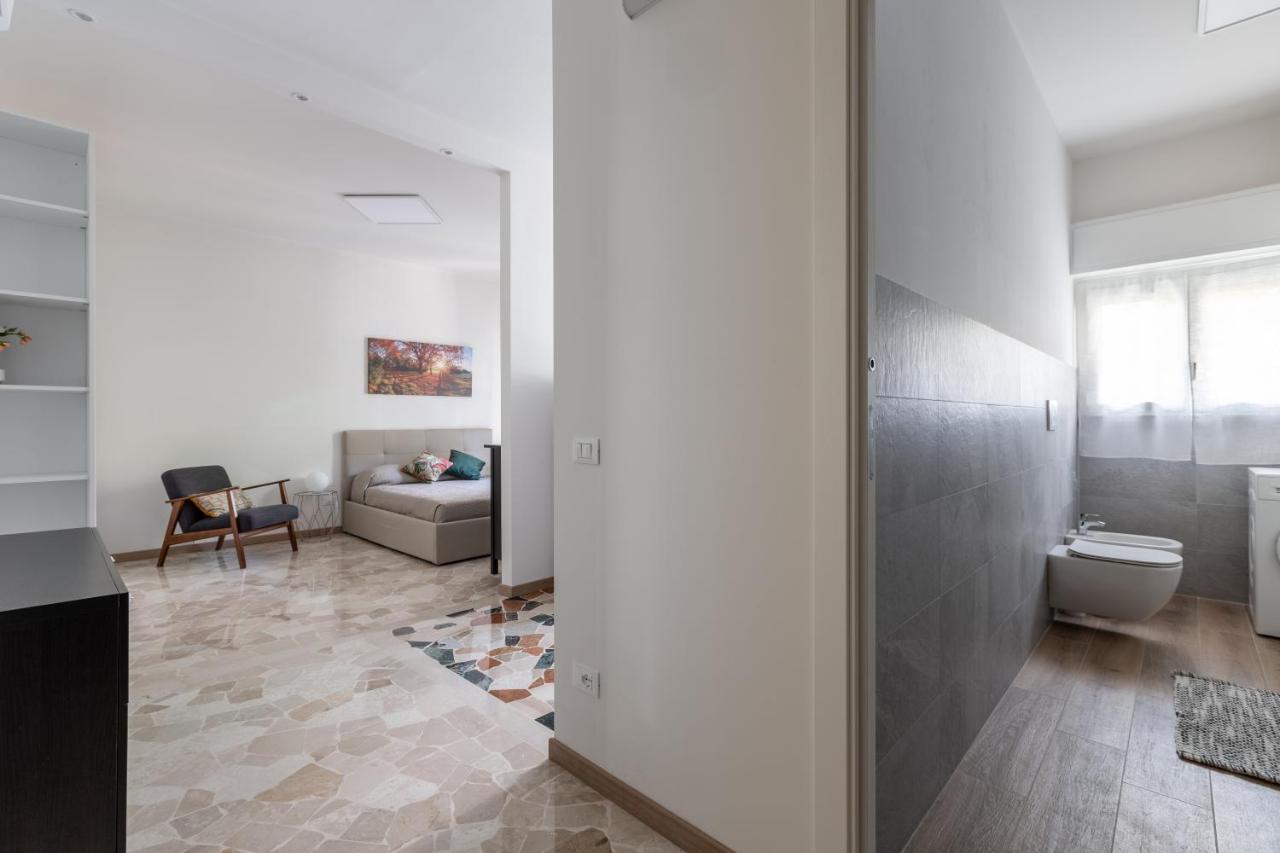 Apartment Piazzale Udine Balcony Mailand
