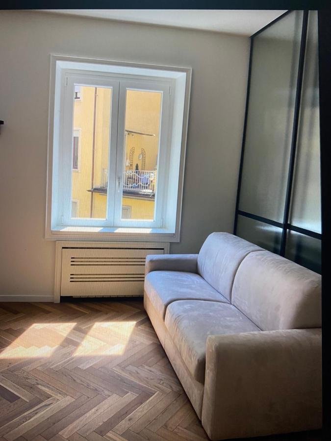 - Delizioso In Pieno Centro. Fancy Yellow * Mailand