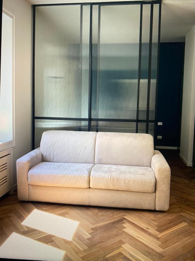 - Delizioso In Pieno Centro. Fancy Yellow Apartamento