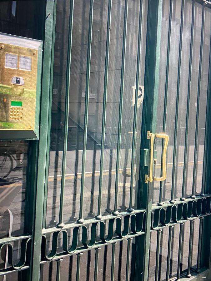 - Delizioso In Pieno Centro. Fancy Yellow