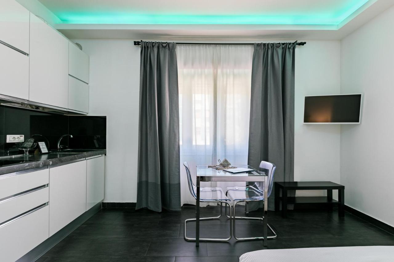 Apartment 21