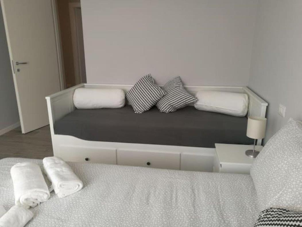 Con Grande Terrazzo In Via Lomellina - Lome 527 Mailand