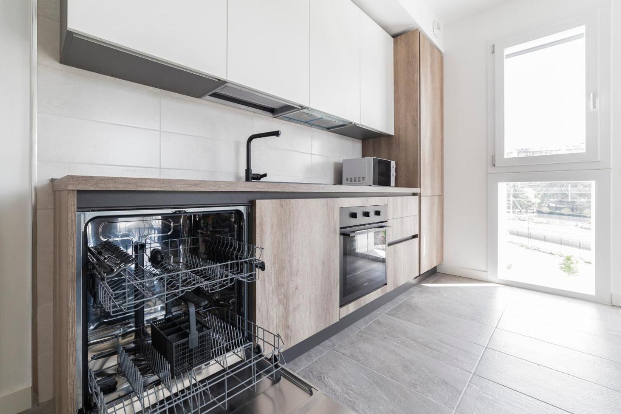 Modern Apt With Terrace And Parking! Apartment