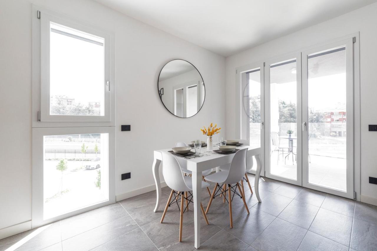 Modern Apt With Terrace And Parking!