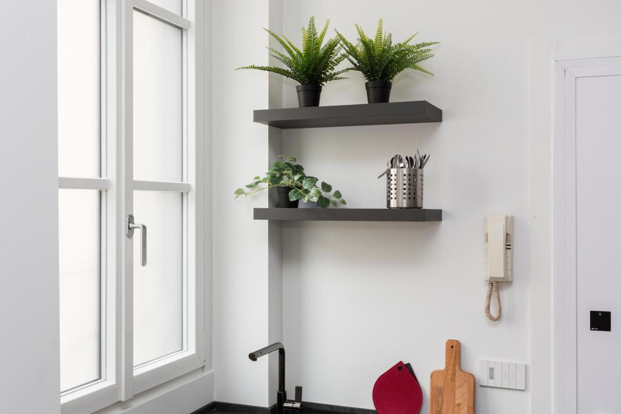 Nest For 2 In Fashion District Via S Cecilia * Mailand