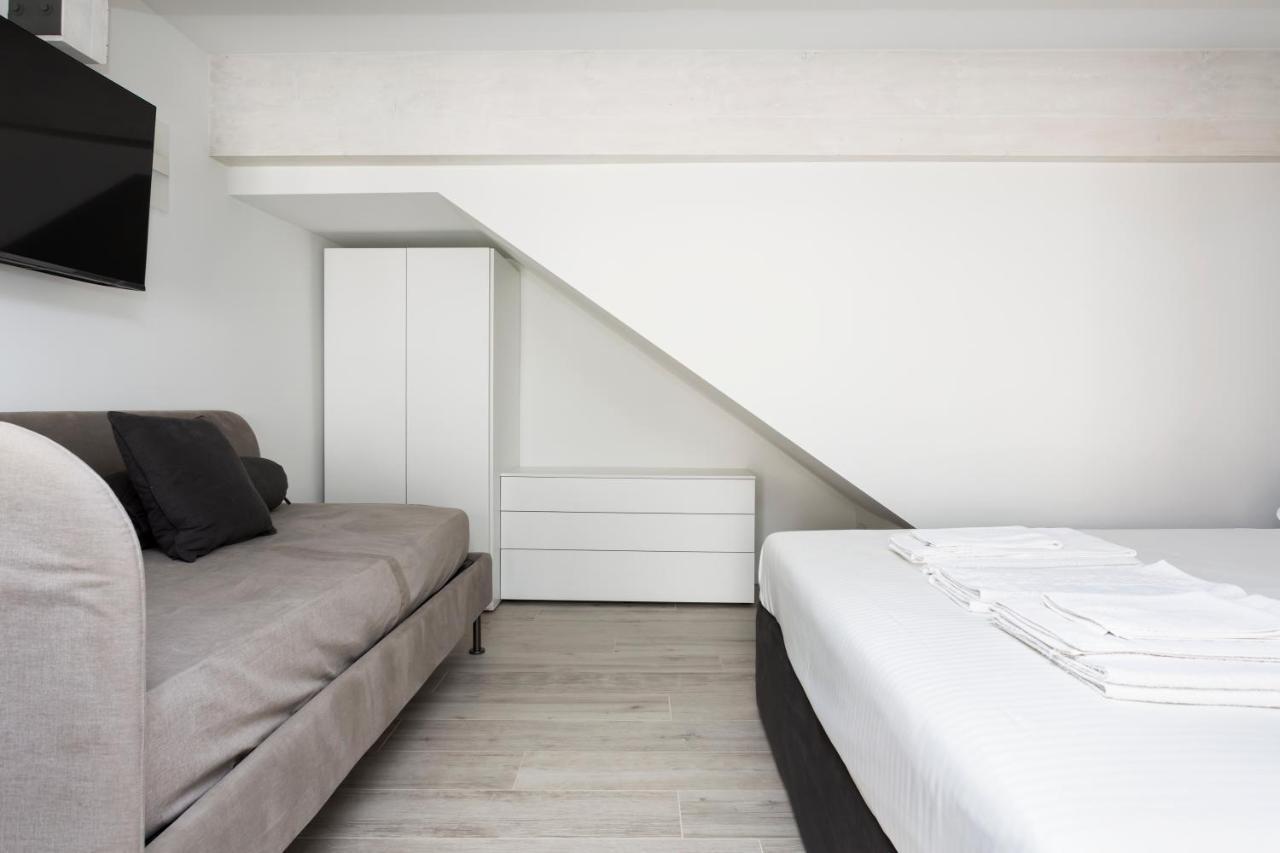 Nest For 2 In Fashion District Via S Cecilia *