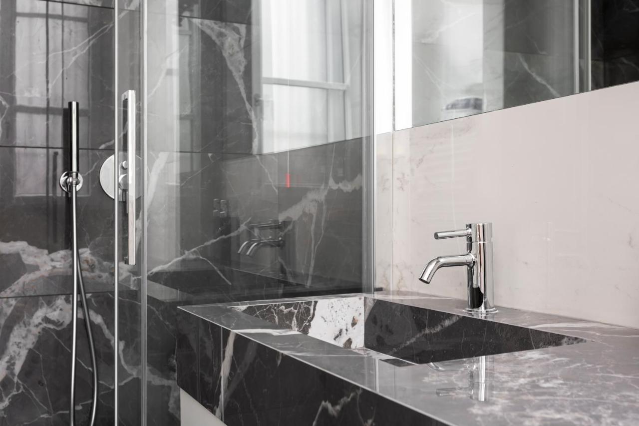 Nest For 2 In Fashion District Via S Cecilia * Mailand