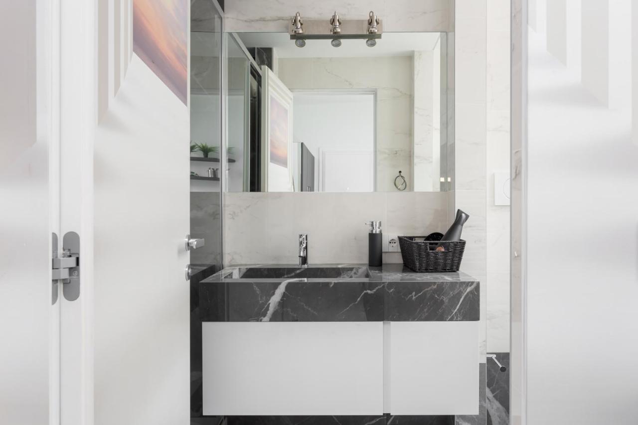 Nest For 2 In Fashion District Via S Cecilia Mailand
