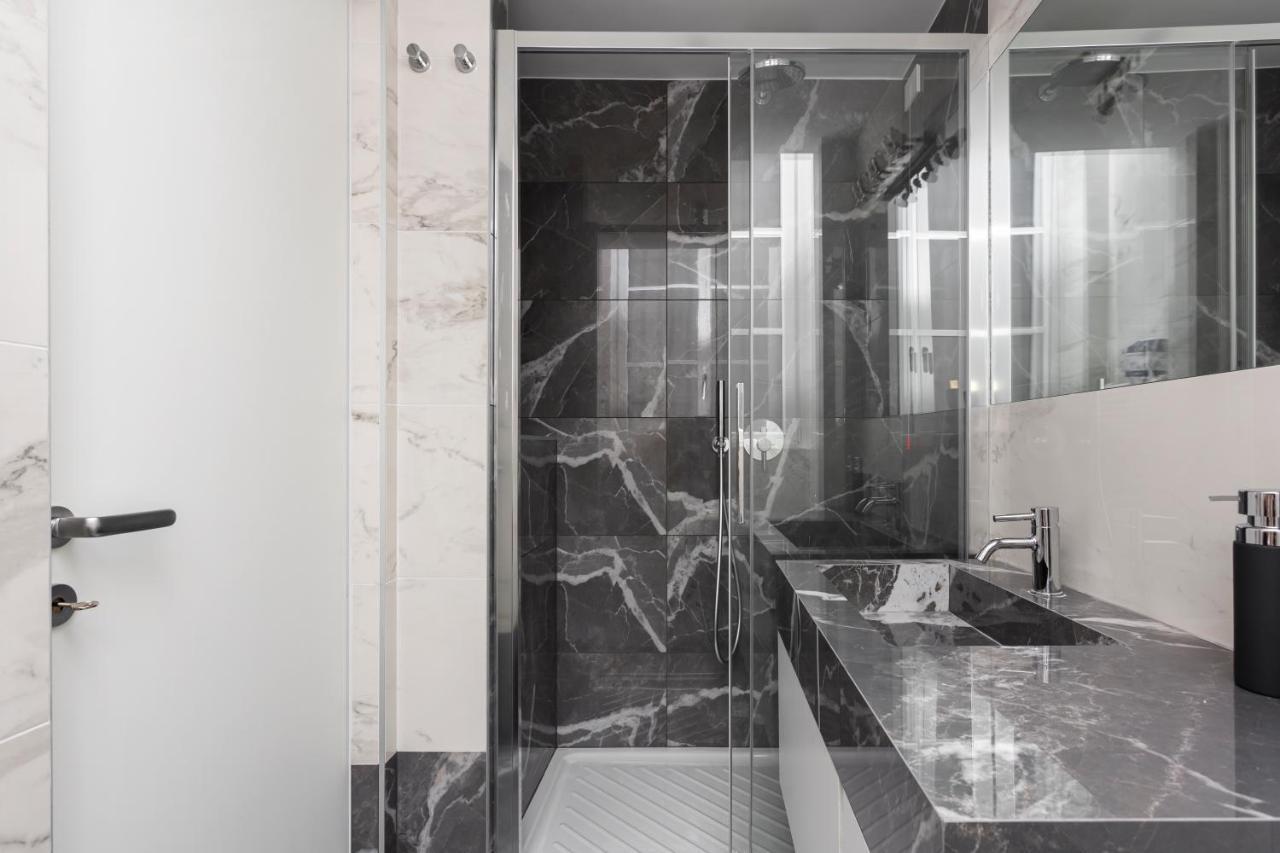 Nest For 2 In Fashion District Via S Cecilia * Mailand