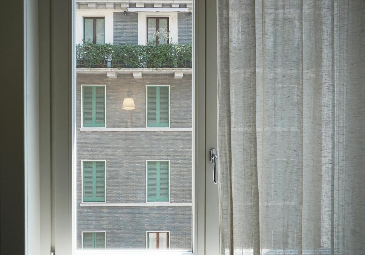 Oreaspiti - Not Only A In Magenta Quarter * Mailand