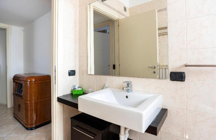 Casti - Mm3 Comasina Apartamento Milão