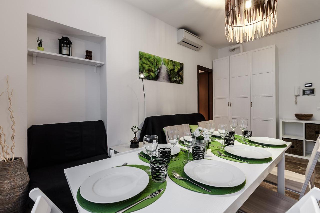 Stayeasy Fara12 - Station & Downtown Walking Distance Apartamento