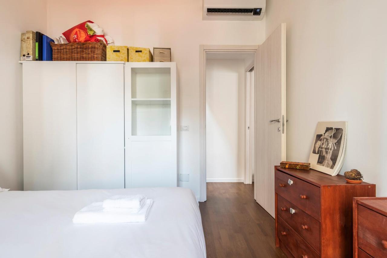 Cozy Near Station Apartment Milan