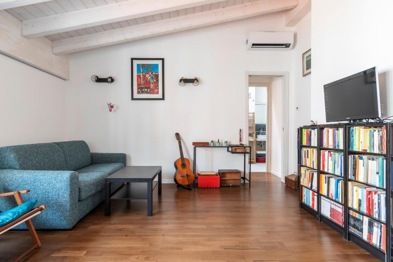 Cozy Near Station Apartment Milan
