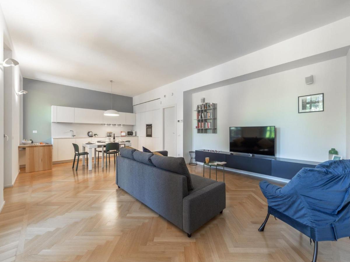 The Best Rent - Spacious Three-bedroom With Terrace Milão
