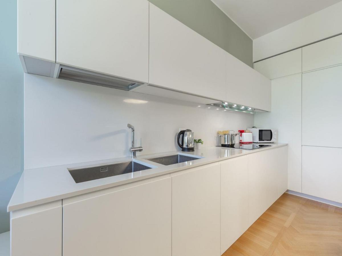 The Best Rent - Spacious Three-bedroom With Terrace Apartamento