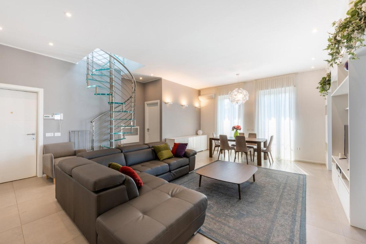 Easylife - Wonderful Penthouse With Terrace A Few Steps From The Duomo Apartamento Milão