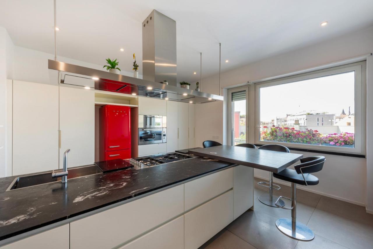 Easylife - Wonderful Penthouse With Terrace A Few Steps From The Duomo Apartamento Milão