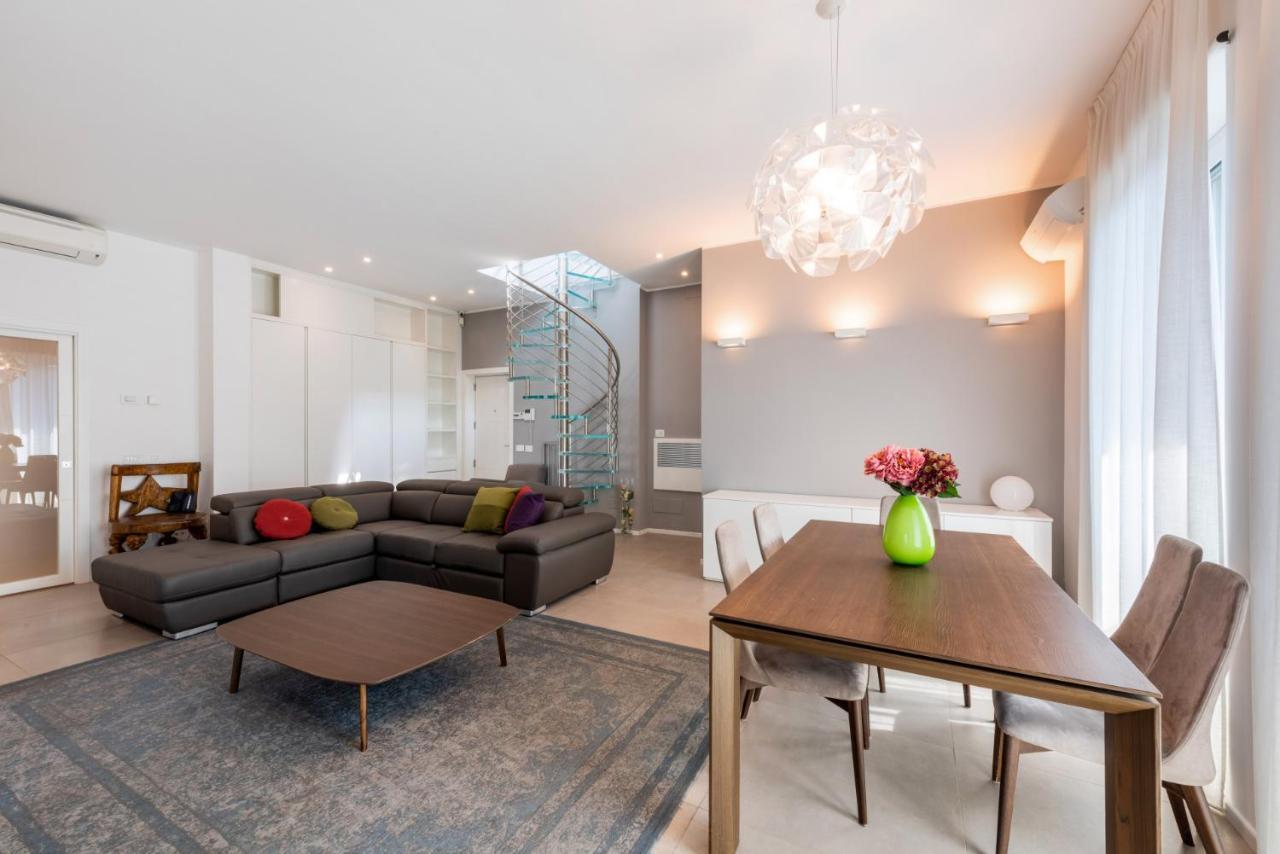 Apartamento Easylife - Wonderful Penthouse With Terrace A Few Steps From The Duomo *