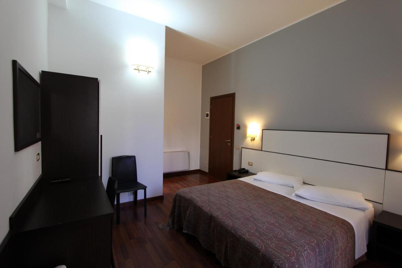 Hotel Lux Durante Milão