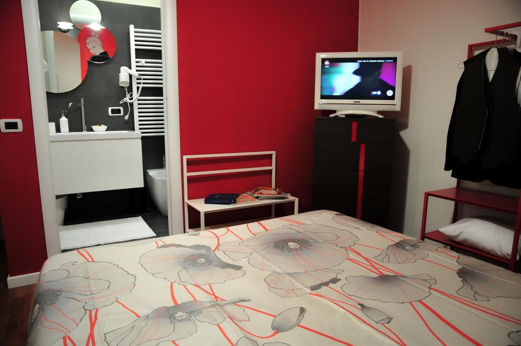 Eva & Diabolik's Secret Apartment