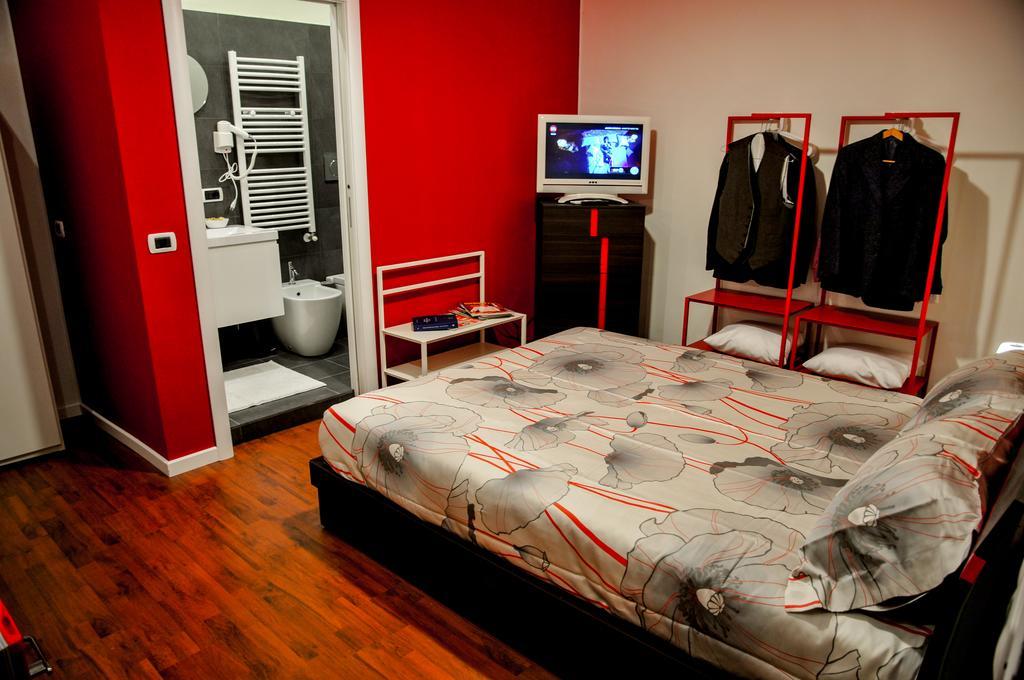 Eva & Diabolik's Secret Apartment *