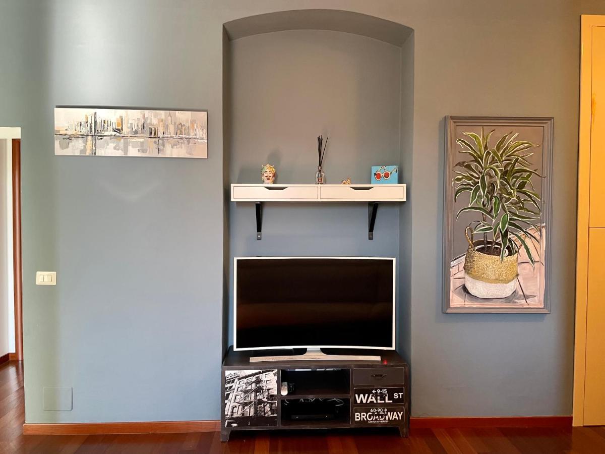 The Painting Apartment. A And Lovely In * Milan