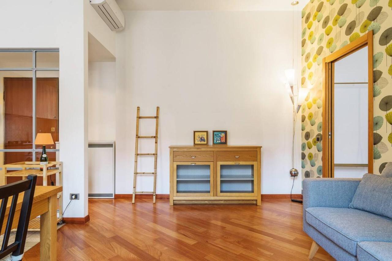 Colored And Spacious Flat Close To Navigli By Easylife