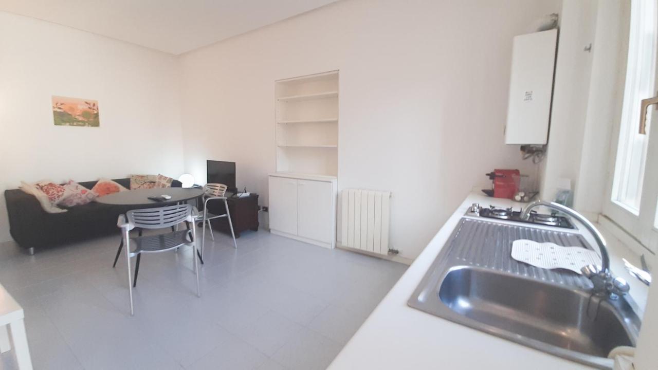 Apartment Joivy Light Isola Mailand