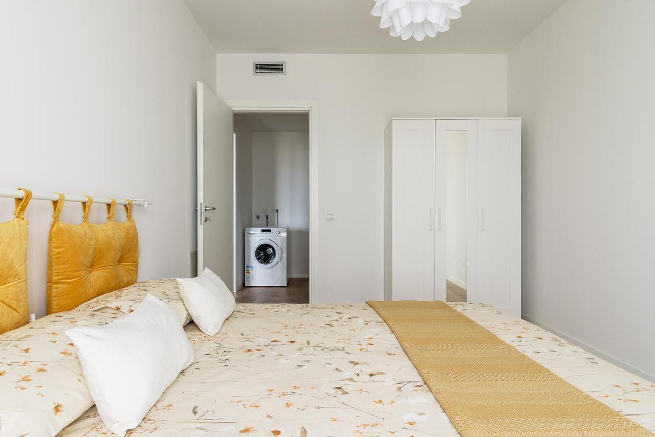 Apartment Joivy Uptown Flats With Balcony, Good Connection To Centre Mailand