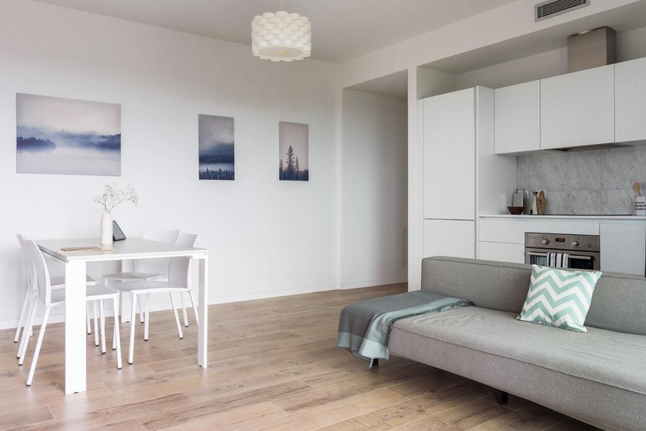 Apartment Joivy Uptown Flats With Balcony, Good Connection To Centre Mailand