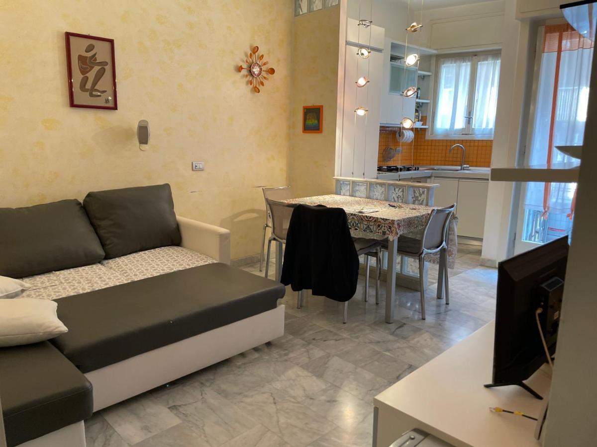 Impeccable In Next To M1 Metro 10 Mins Away From Duomo Wi-fi Feel Like Frühstückspension Mailand