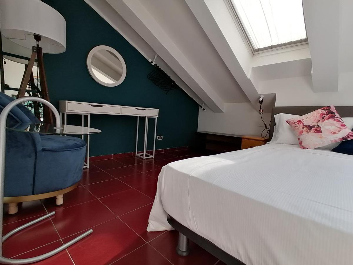 Mercanti Attic Version